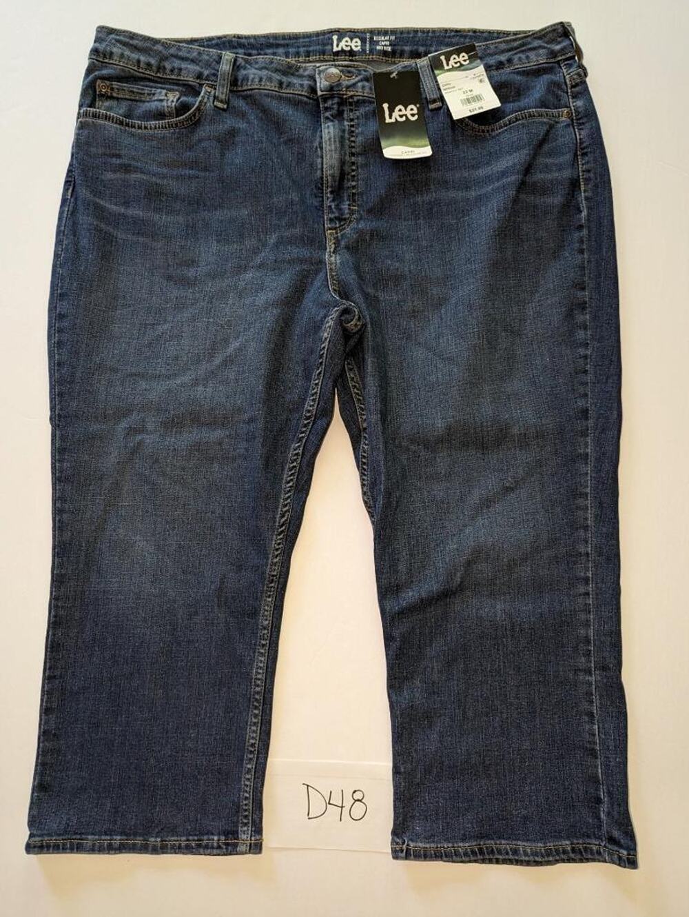 Lee Blue Jean Capris Size 22 M Midrise NWT -0523D48